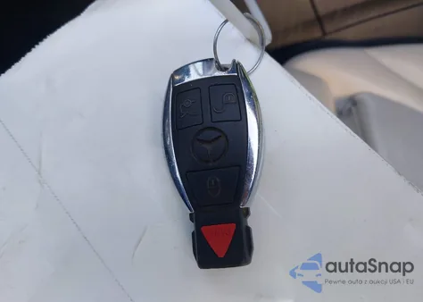 2018 Mercedes-Benz C 300 z USA, uszkodzony, nr VIN 55SWF4JB1JU254253